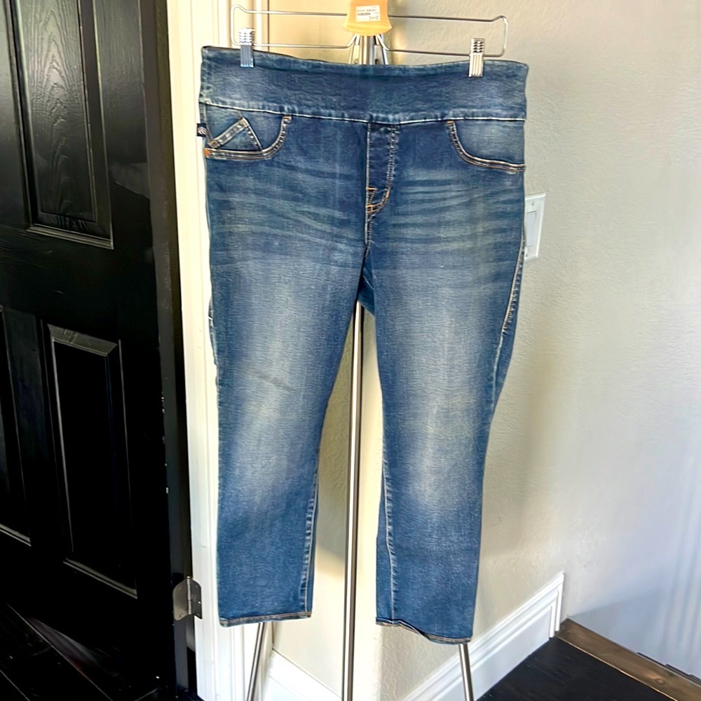 Rock & Republic Denim RX Fever Pull-on Crop Light Blue Faded Wash SUPER stretchy